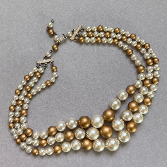 VINTAGE JAPAN Necklace Three Strand Graduated Faux Pearl Ivory Gold 13"-15" - Picture 2 of 10